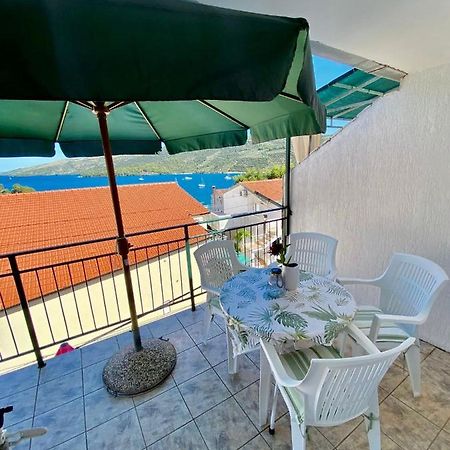 Apartmani Ines Marina Buitenkant foto
