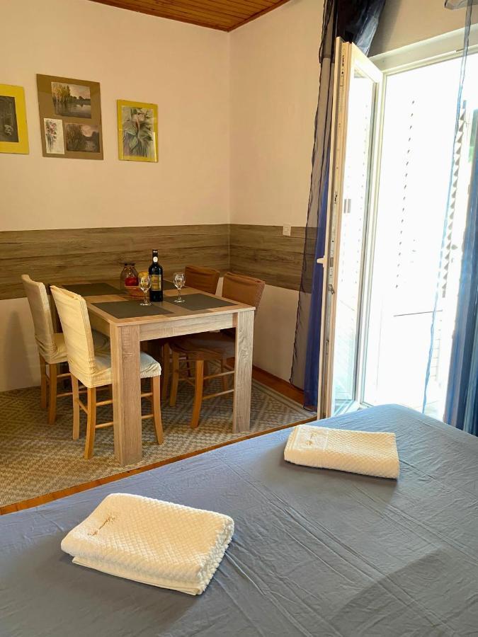 Apartmani Ines Marina Buitenkant foto