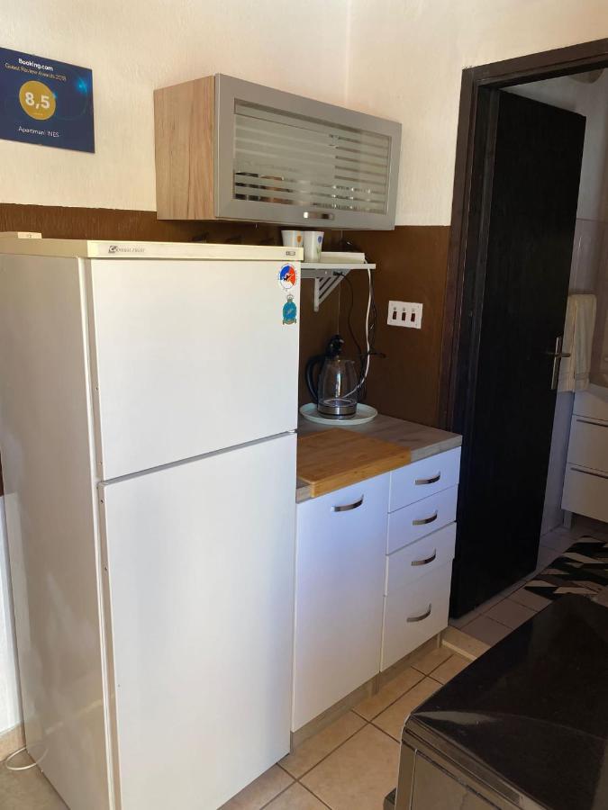 Apartmani Ines Marina Buitenkant foto