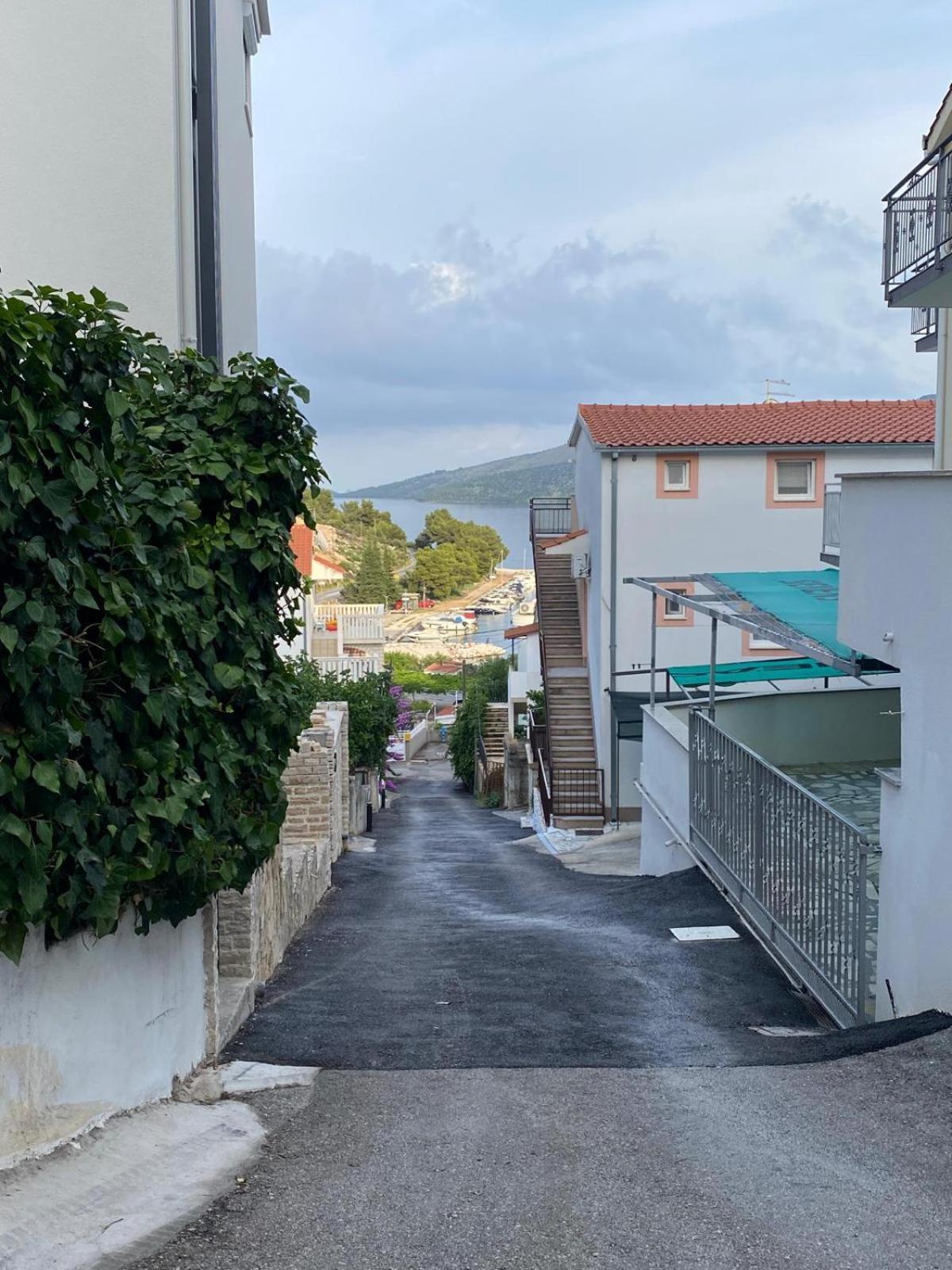 Apartmani Ines Marina Buitenkant foto