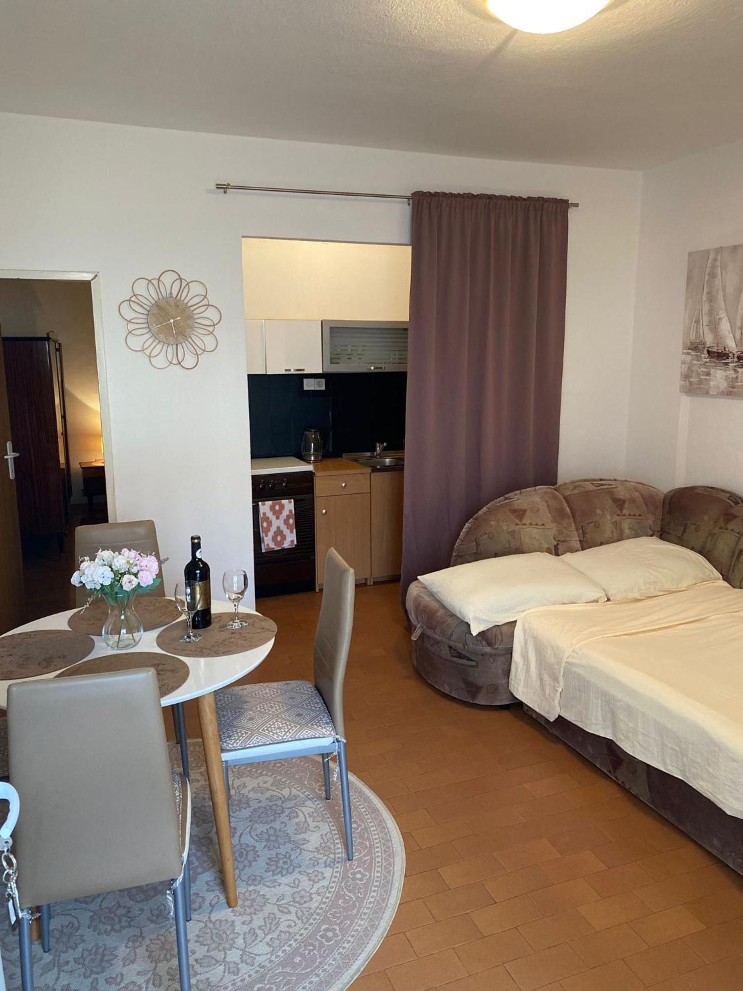 Apartmani Ines Marina Buitenkant foto