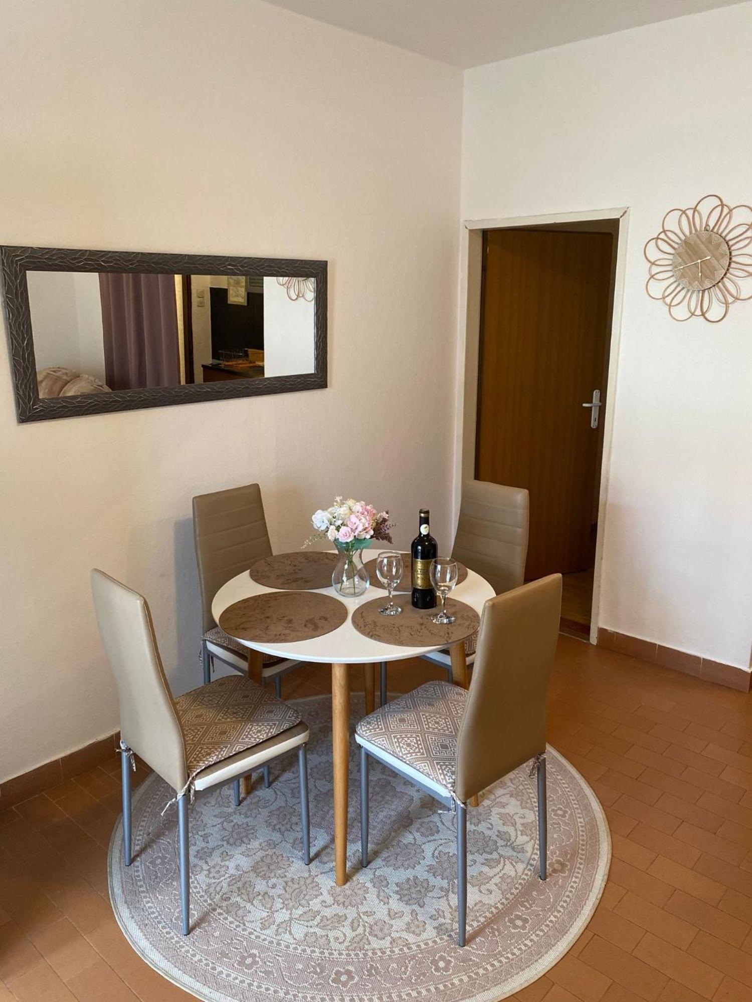 Apartmani Ines Marina Buitenkant foto