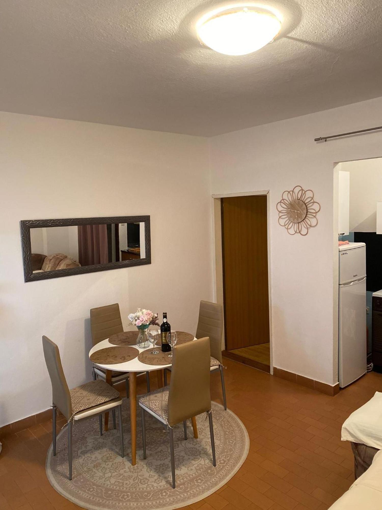 Apartmani Ines Marina Buitenkant foto