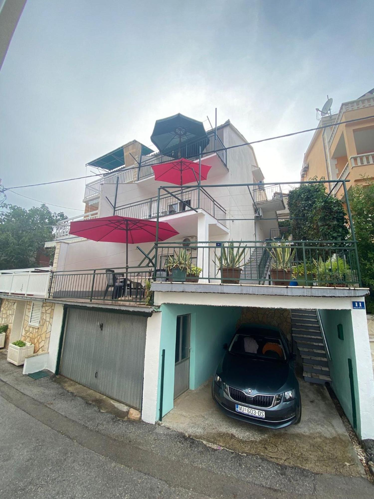 Apartmani Ines Marina Buitenkant foto